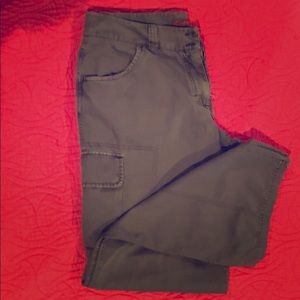 Tommy Bahamas’s relaxed fit women’s cargo pants.